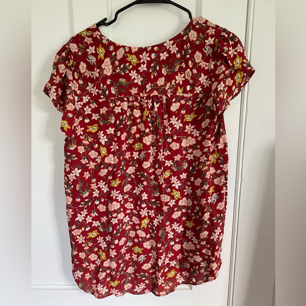 LOFT Maternity Red Floral Women's Top - Picture 2 of 4